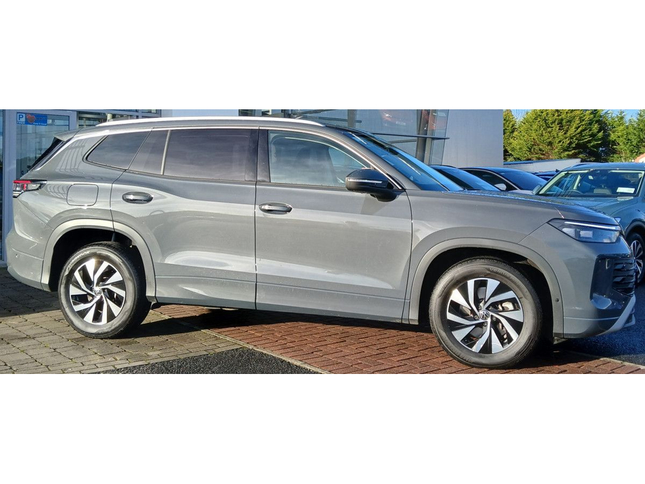 2025 Volkswagen Tayron - image 2