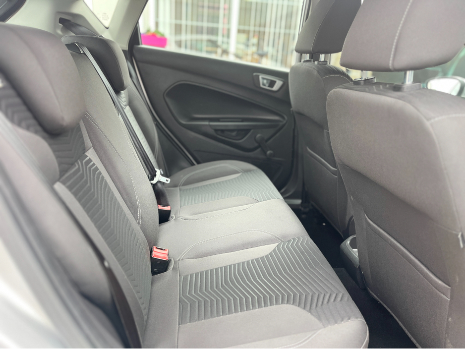 2015 Ford Fiesta - image 14