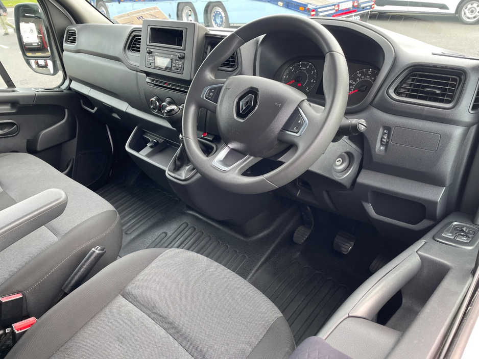 2023 Renault Master - image 11