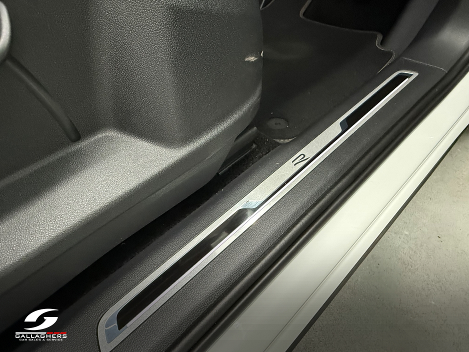 2020 Volkswagen Tiguan - image 28