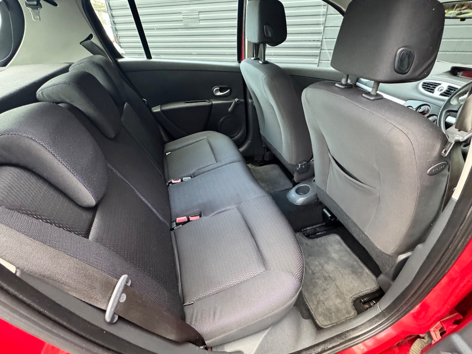 2007 Renault Clio - image 11