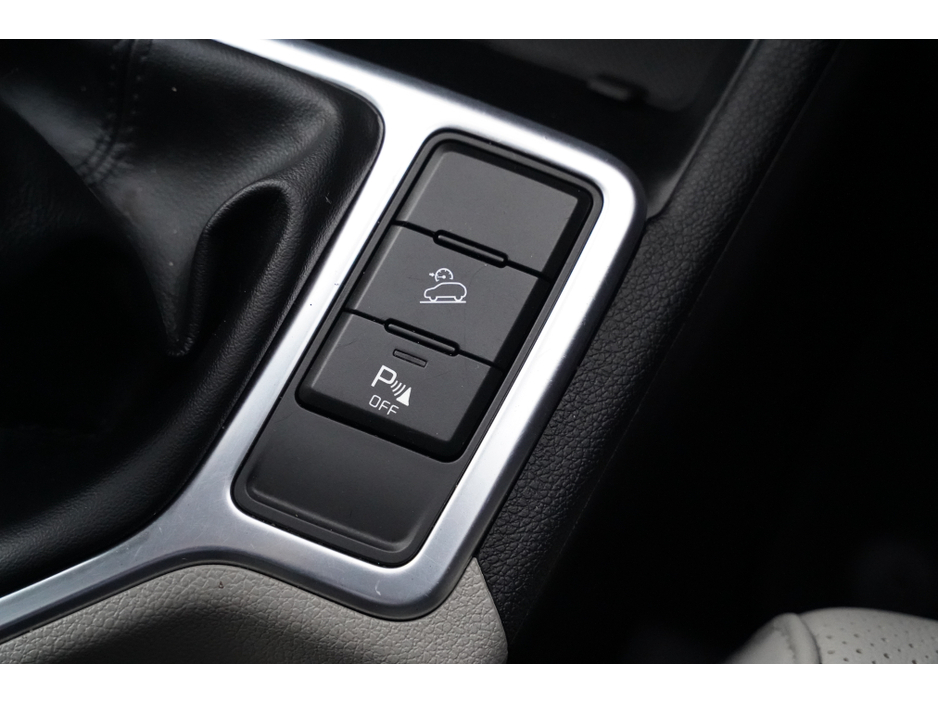 2020 Kia Sportage - image 17