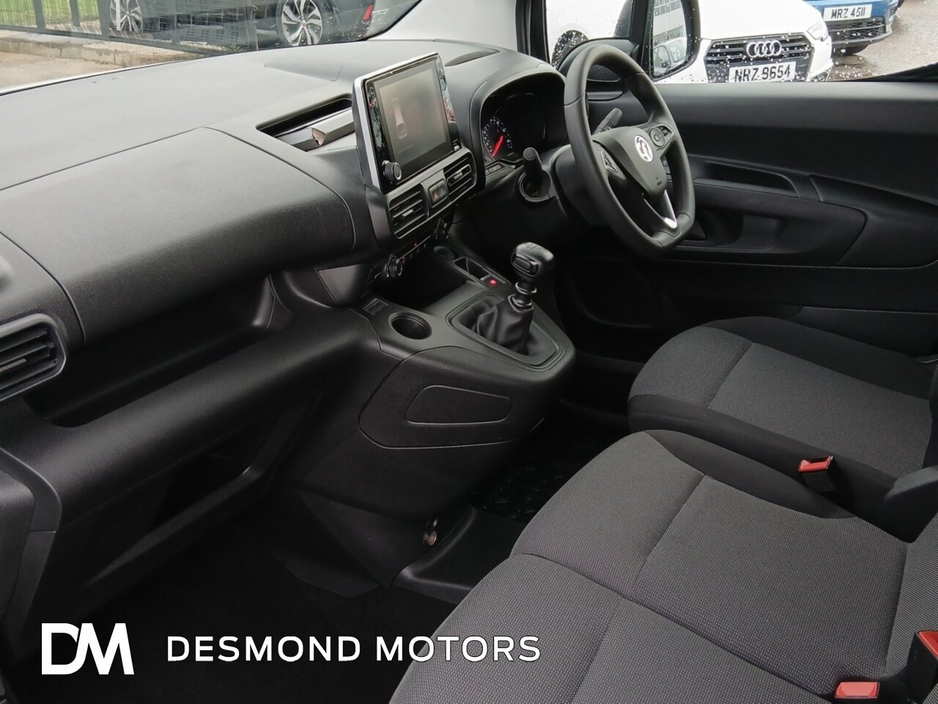 2022 Vauxhall Combo - image 2