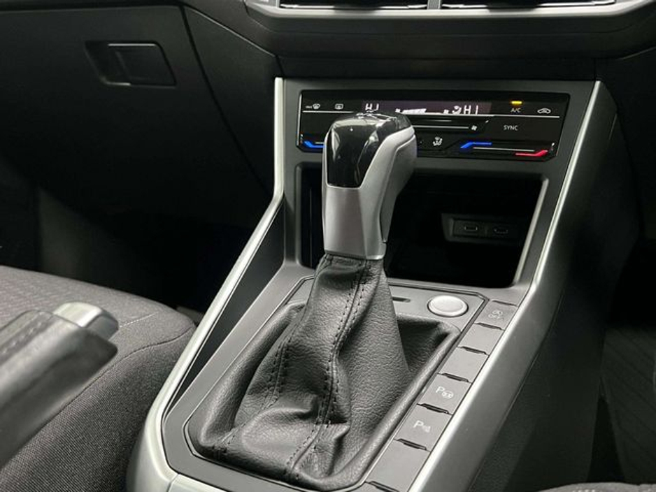 2022 Volkswagen Polo - image 12