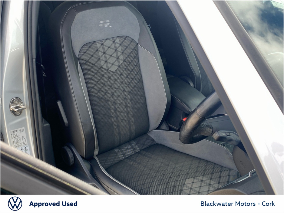 2023 Volkswagen Tiguan - image 8