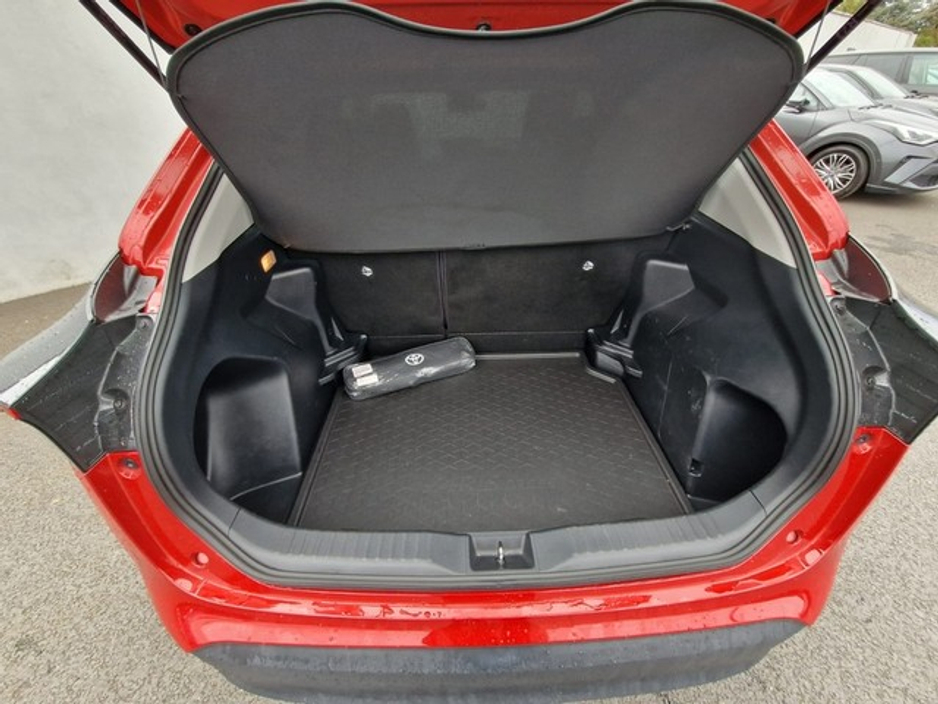 2023 Toyota Yaris Cross - image 10