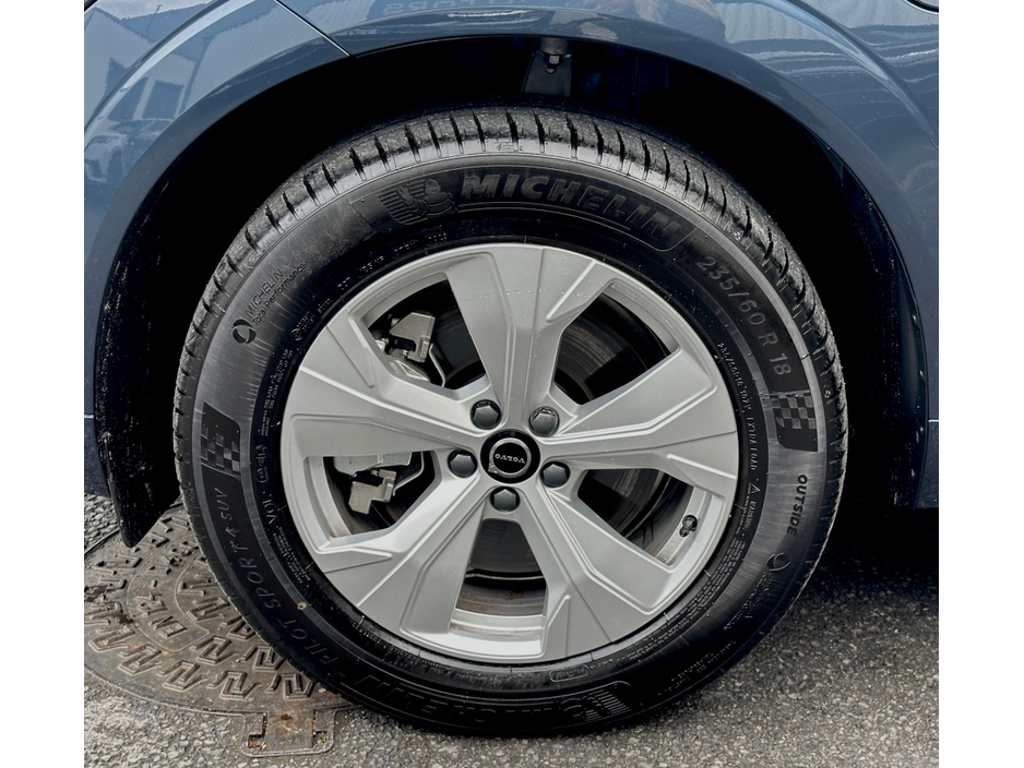 2025 Volvo XC60 - image 25