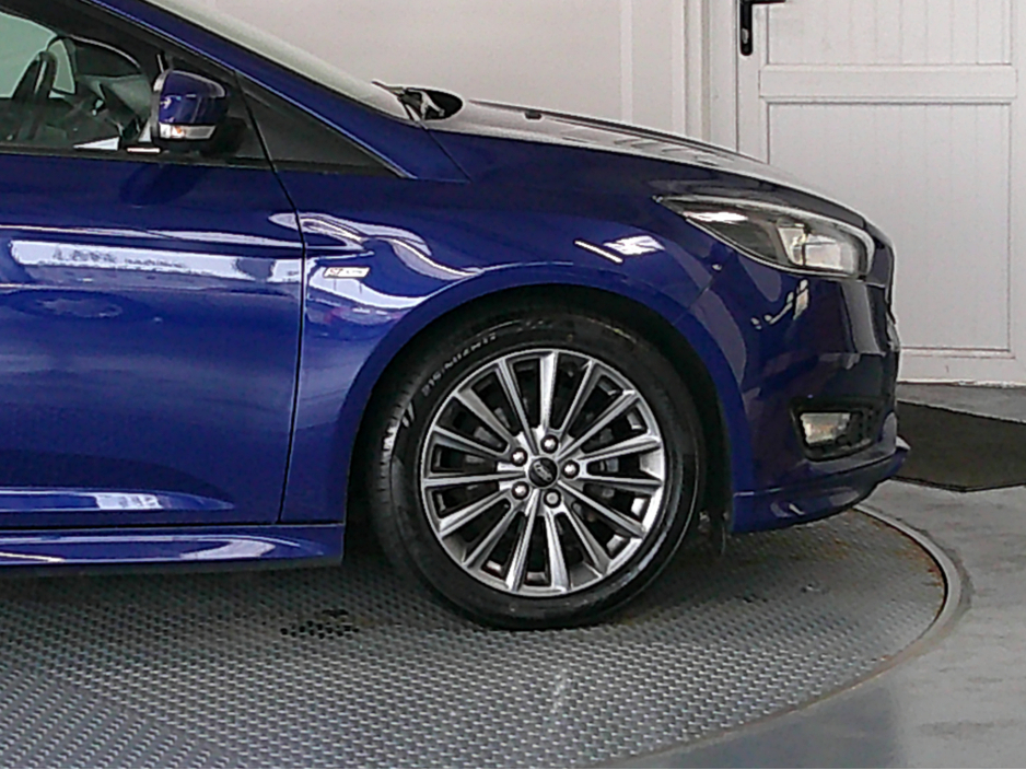 2018 Ford Focus - image 25