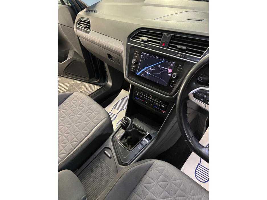 2022 Volkswagen Tiguan - image 9