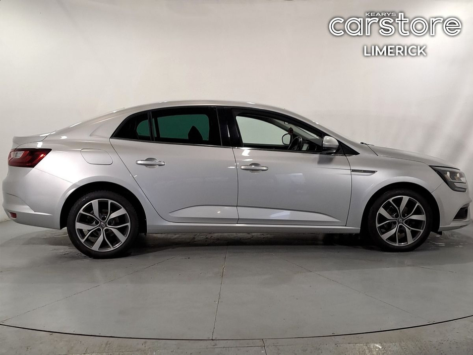 2018 Renault Megane - image 2