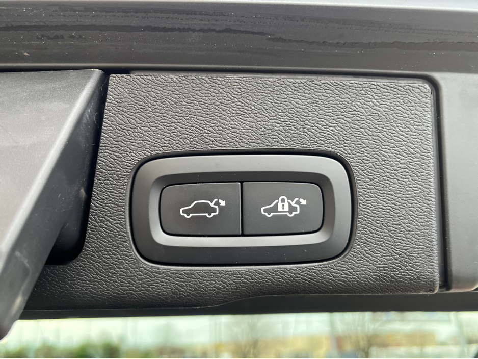 2023 Volvo XC60 - image 9