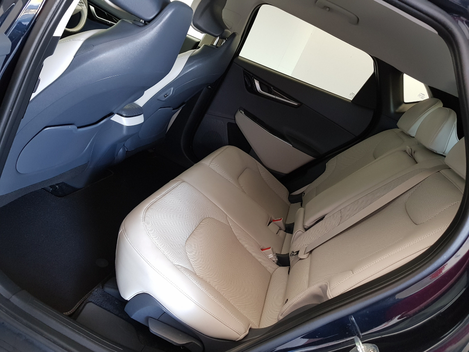 2022 Kia EV6 - image 11