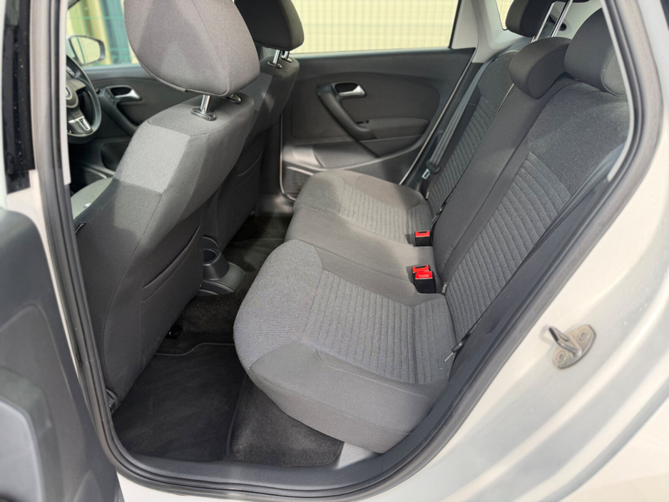 2014 Volkswagen Polo - image 15