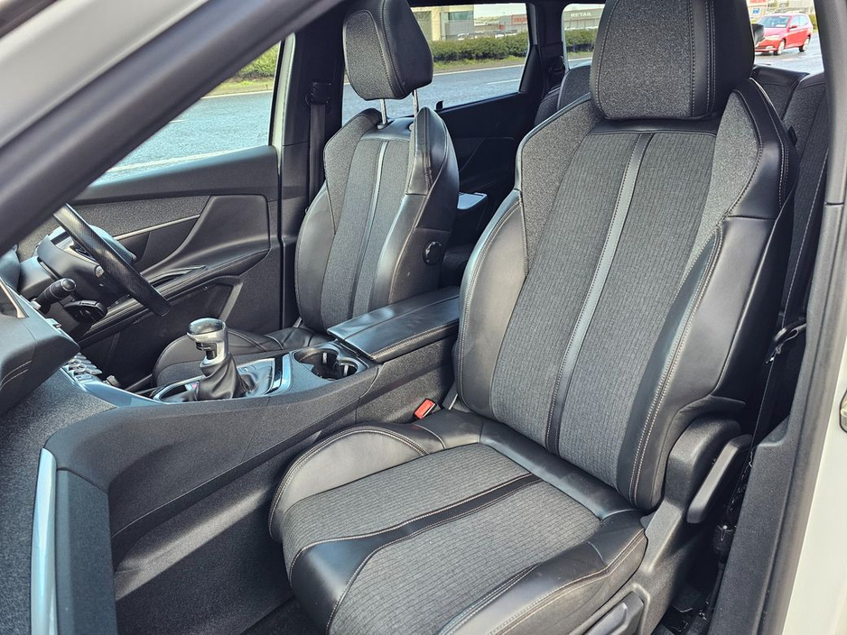 2018 Peugeot 5008 - image 22