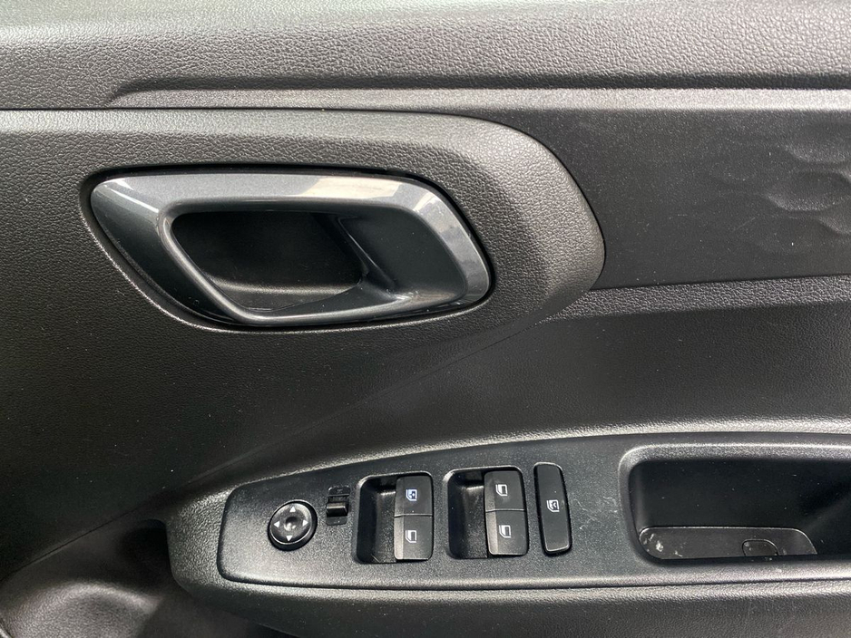 2023 Hyundai i10 - image 11