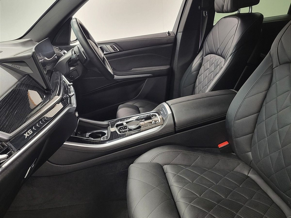 2024 BMW X5 - image 7