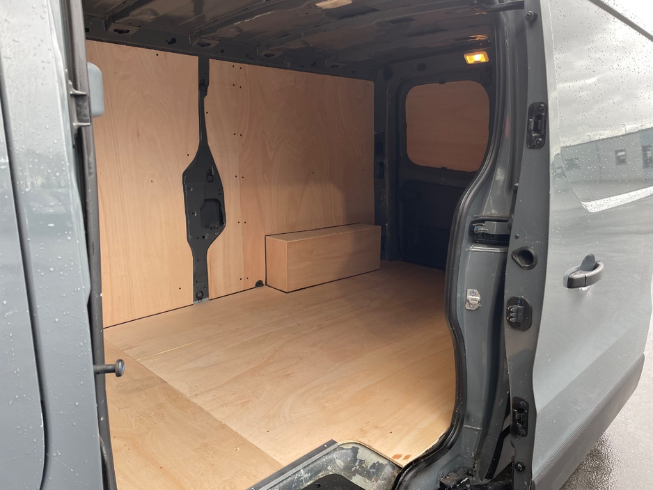 2023 Renault Trafic - image 15