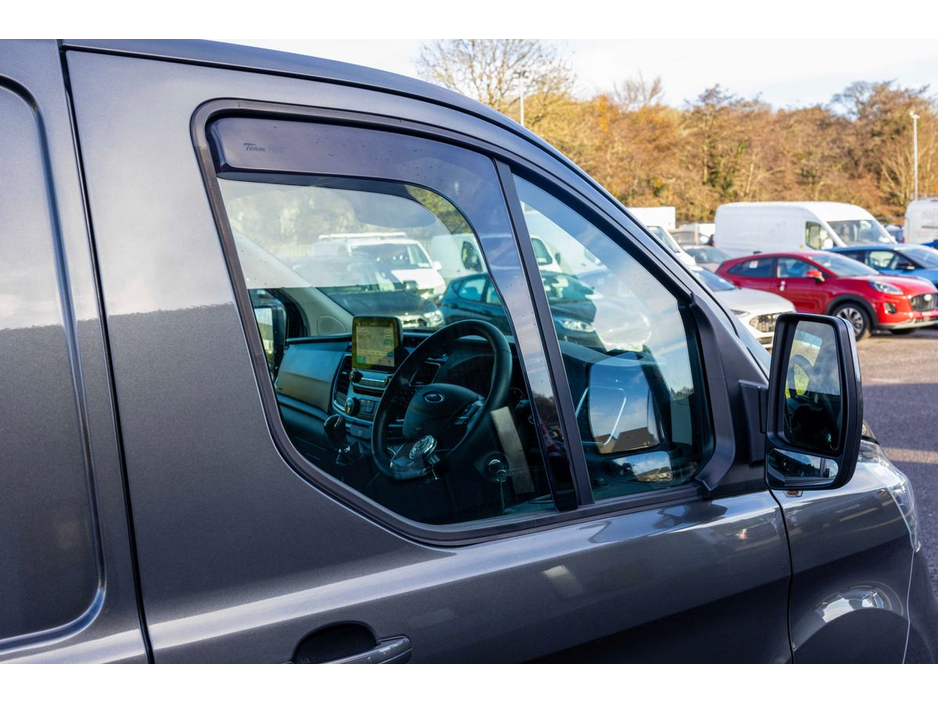 2019 Ford Transit Custom 300 LWB LIMITED. UPGRADED ALLOYS, SIDE BARS, UPGRADED FRONT GRILL AND SPLITTER. LOOKS THE PART. €23,950