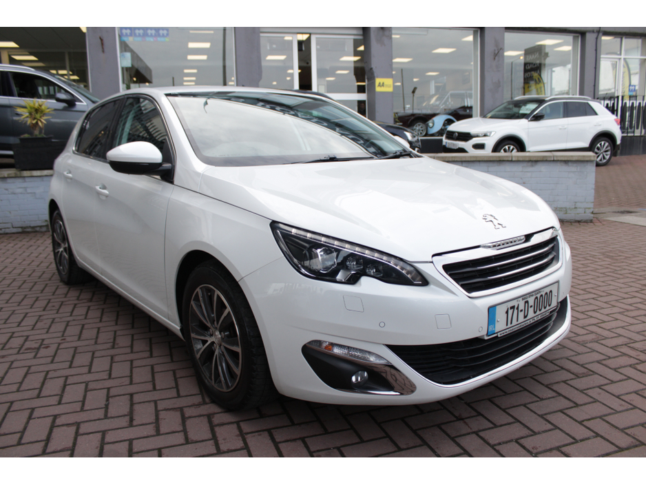 2017 Peugeot 308 - image 2