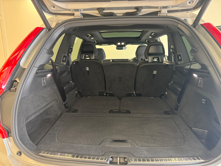 2024 Volvo XC90 - image 8