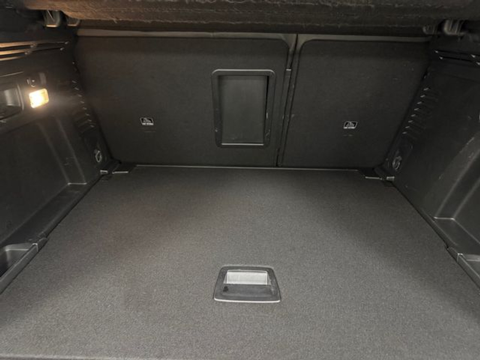 2021 Peugeot 3008 - image 18