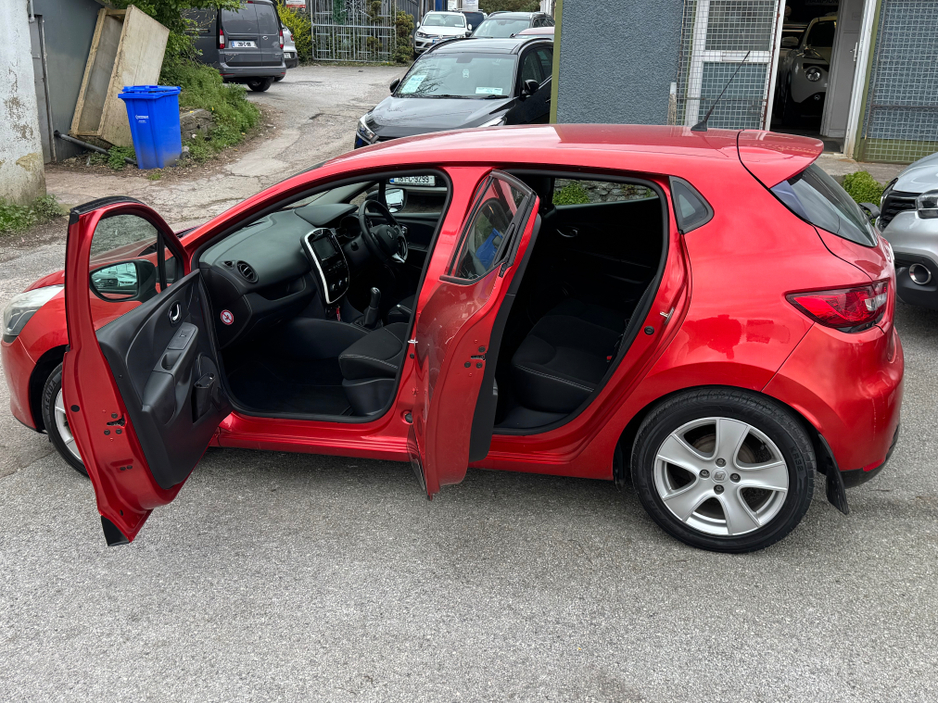 2016 Renault Clio - image 5