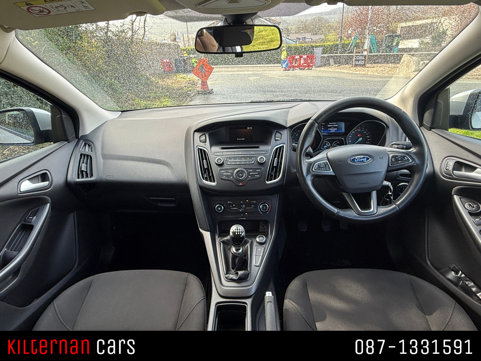 2015 Ford Focus - image 9