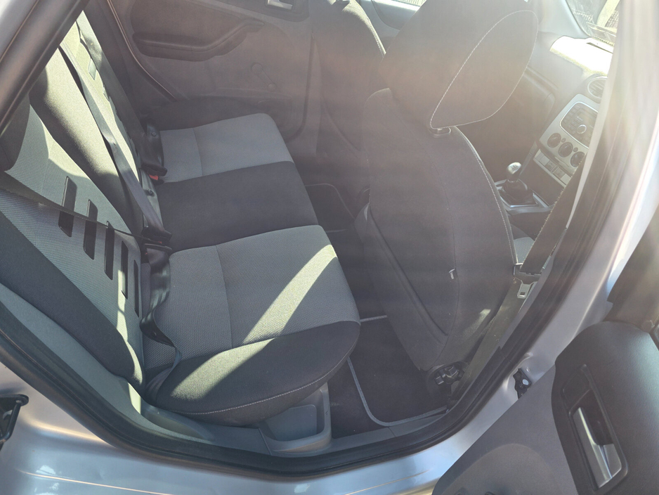 2011 Ford Focus - image 7