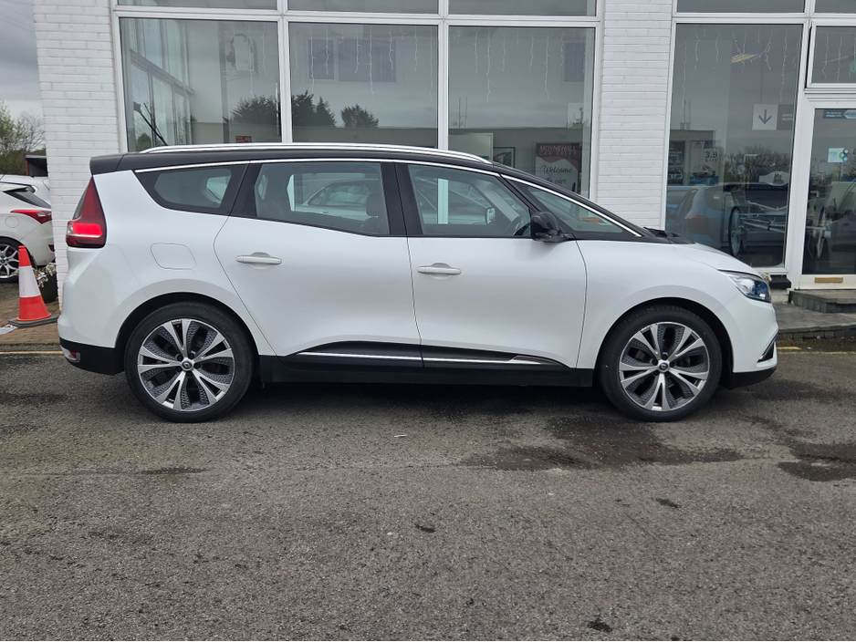 2017 Renault Grand Scenic - image 3