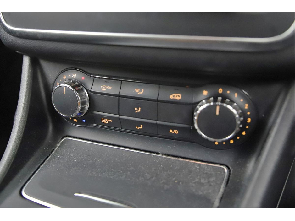 2019 Mercedes-Benz GLA Class GLA 180 *HALF LEATHER*REVERSE CAM*PARK SENSORS* €25,890