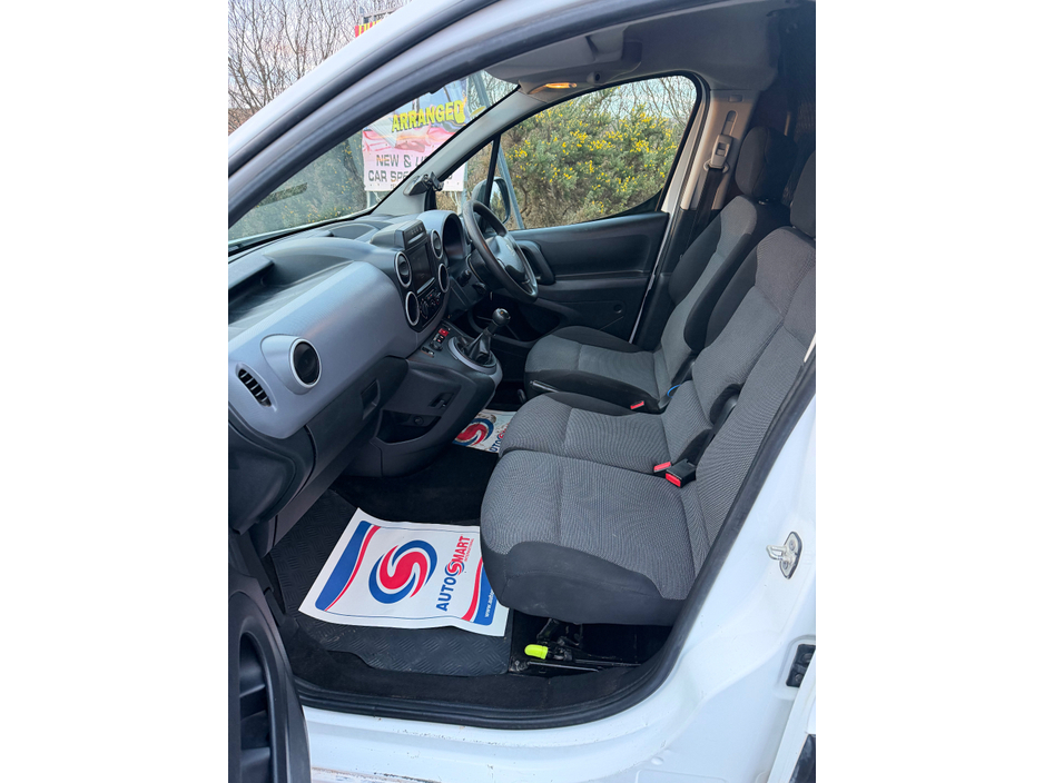 2017 Peugeot Partner PROFESSIONAL L1 BLUE HDI €8,250