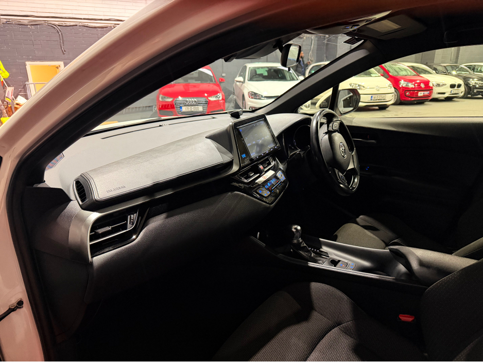 2018 Toyota C-HR 2018 Toyota C-HR Hybrid S-model (high spec) €19,249