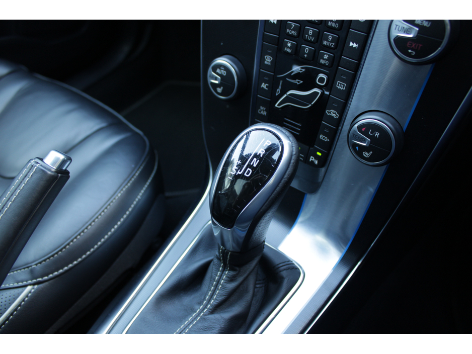 2016 Volvo V40 - image 16