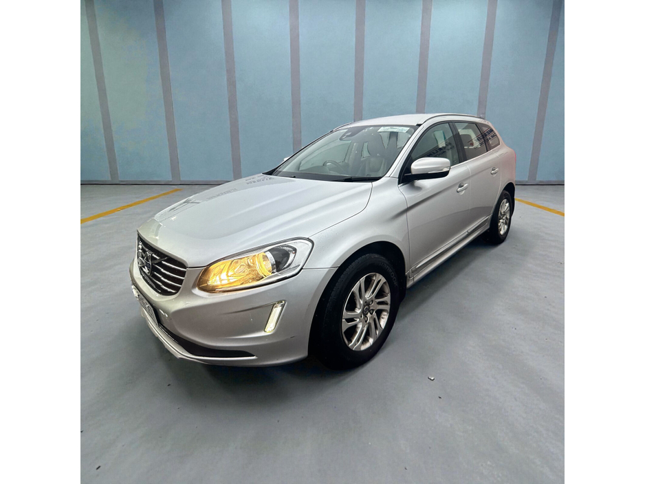 2016 Volvo XC60 D4 (190hp) FWD SE LUX Geartronic €13,888