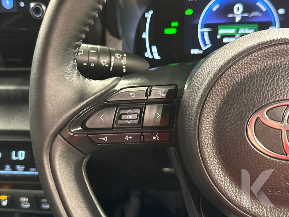 2025 Toyota Yaris - image 17