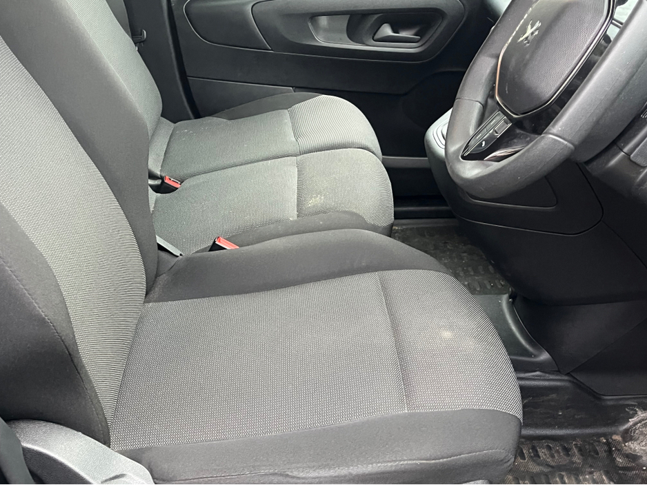 2023 Peugeot Partner ASPHALT PREMIUM + BLUEHDI PLUS L1 €14,500