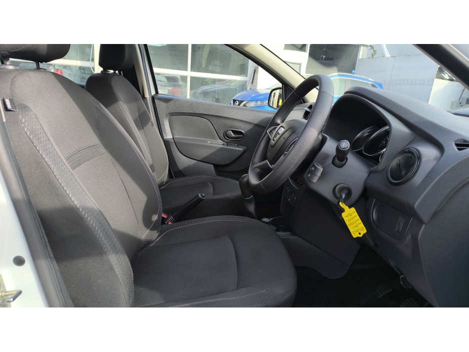 2017 Dacia Sandero - image 10