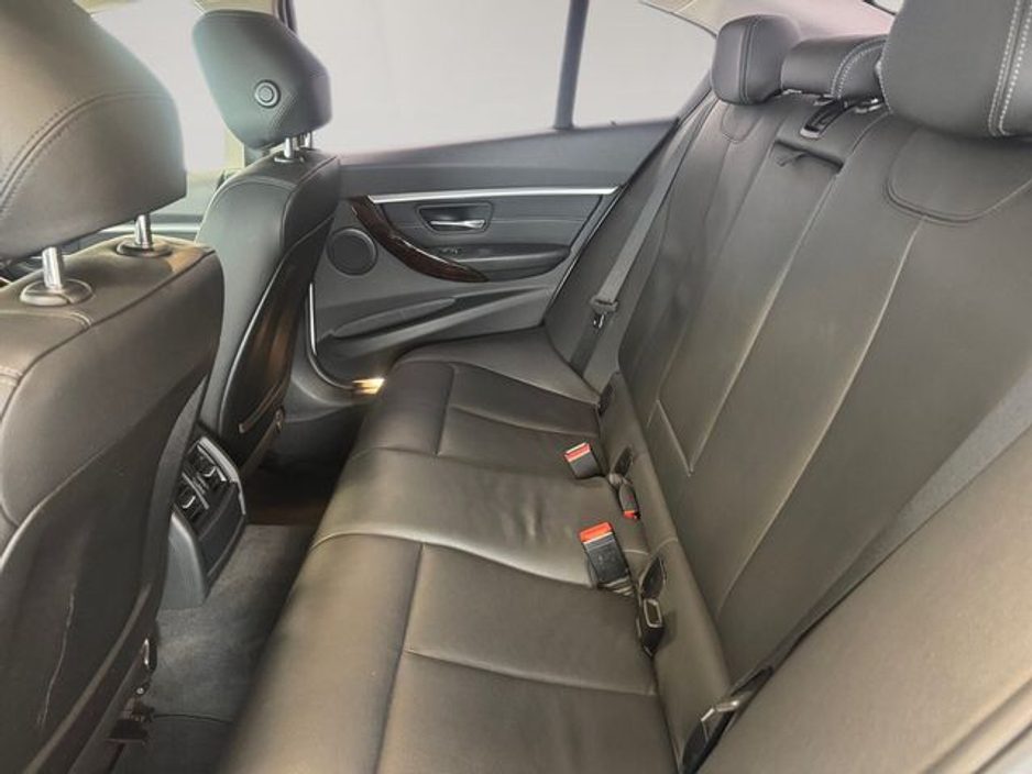 2015 BMW 3 Series - image 16