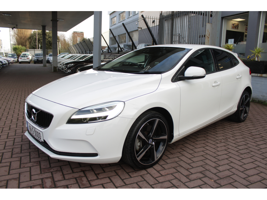 2016 Volvo V40 2.0D4 SPORT 5DR HATCHBACK AUTO HUGE SPEC  // 1 OWNER CAR // AS NEW CONDITION THROUGHOUT // BUY WITH CONFIDENCE AA AND SIMI APPROVED DEALER 2025 // FINANCE ARRANGED // €14,950