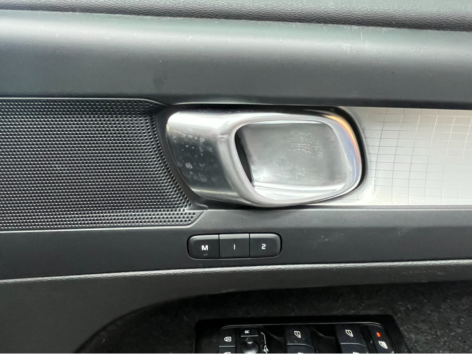 2021 Volvo XC40 €30950 2021 VOLVO XC40 RECHARGE PLUG-IN HYBRID T5 1.5 AUTOMATIC / CRUISE CONTROL / 360° PARKING CAMERA / ELECTRIC MEMORY & HEATED SEATS / HEATED STEERING WHEEL / APPLE CARPLAY €30,950