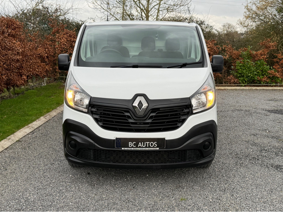 2019 Renault Trafic - image 8