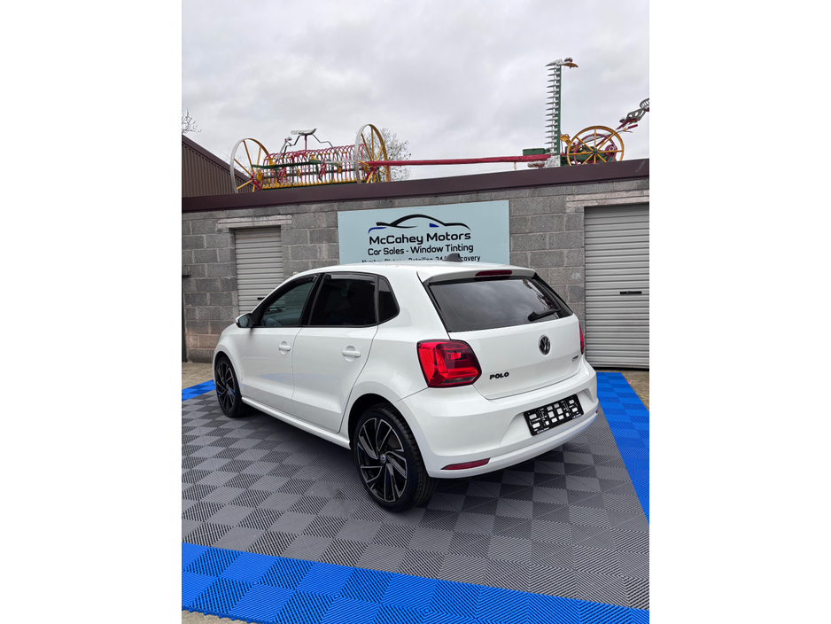 2017 Volkswagen Polo - image 3