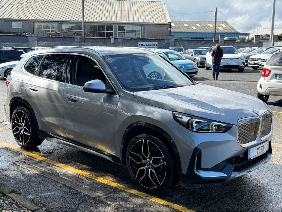 2023 BMW iX1 - image 7