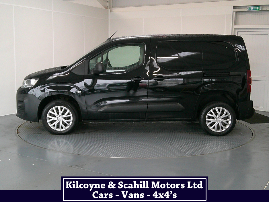 2021 Citroen Berlingo - image 4