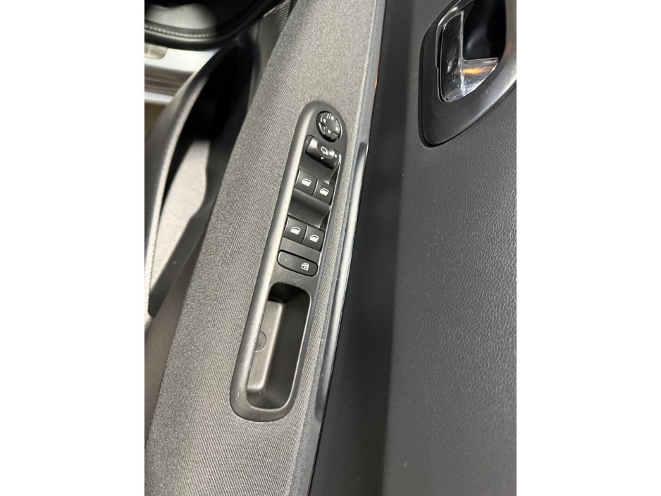 2016 Peugeot 5008 - image 22