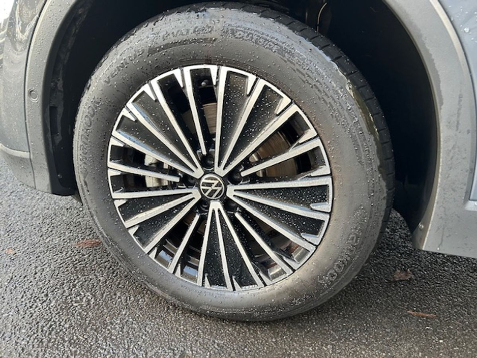 2025 Volkswagen Tiguan - image 8