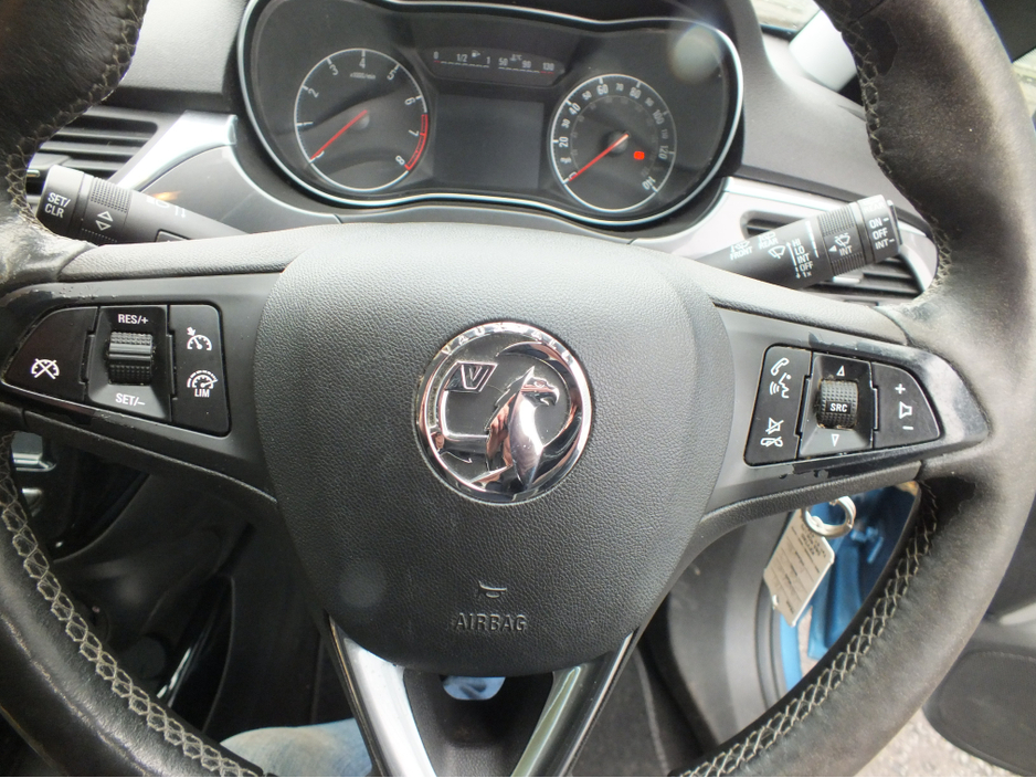 2018 Opel Corsa - image 10