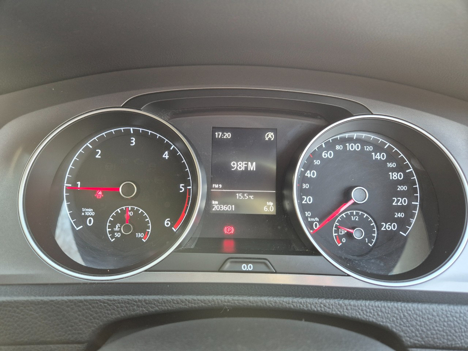 2016 Volkswagen Golf - image 19