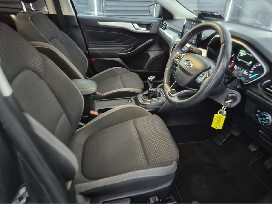 2019 Ford Focus - image 6