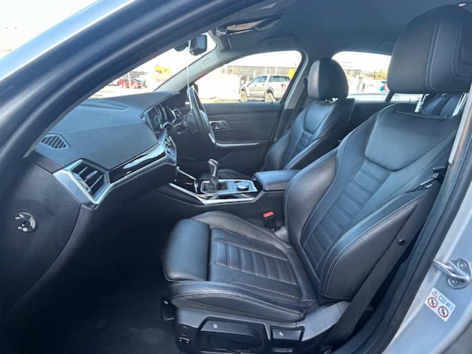 2020 BMW 3 Series - image 15
